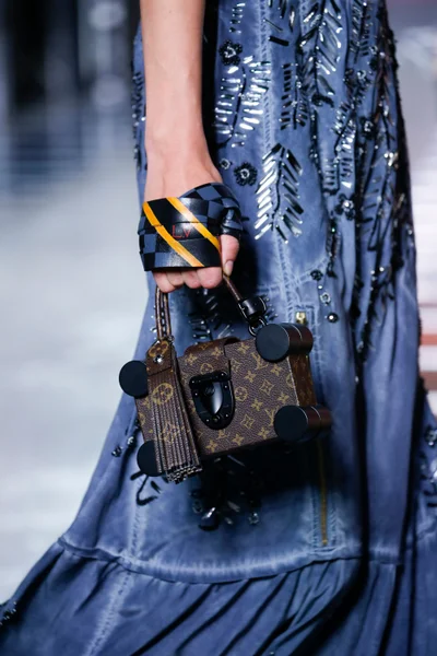 Look 27